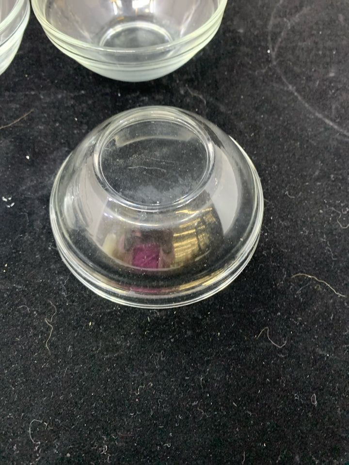 4 CLEAR DIP BOWLS.