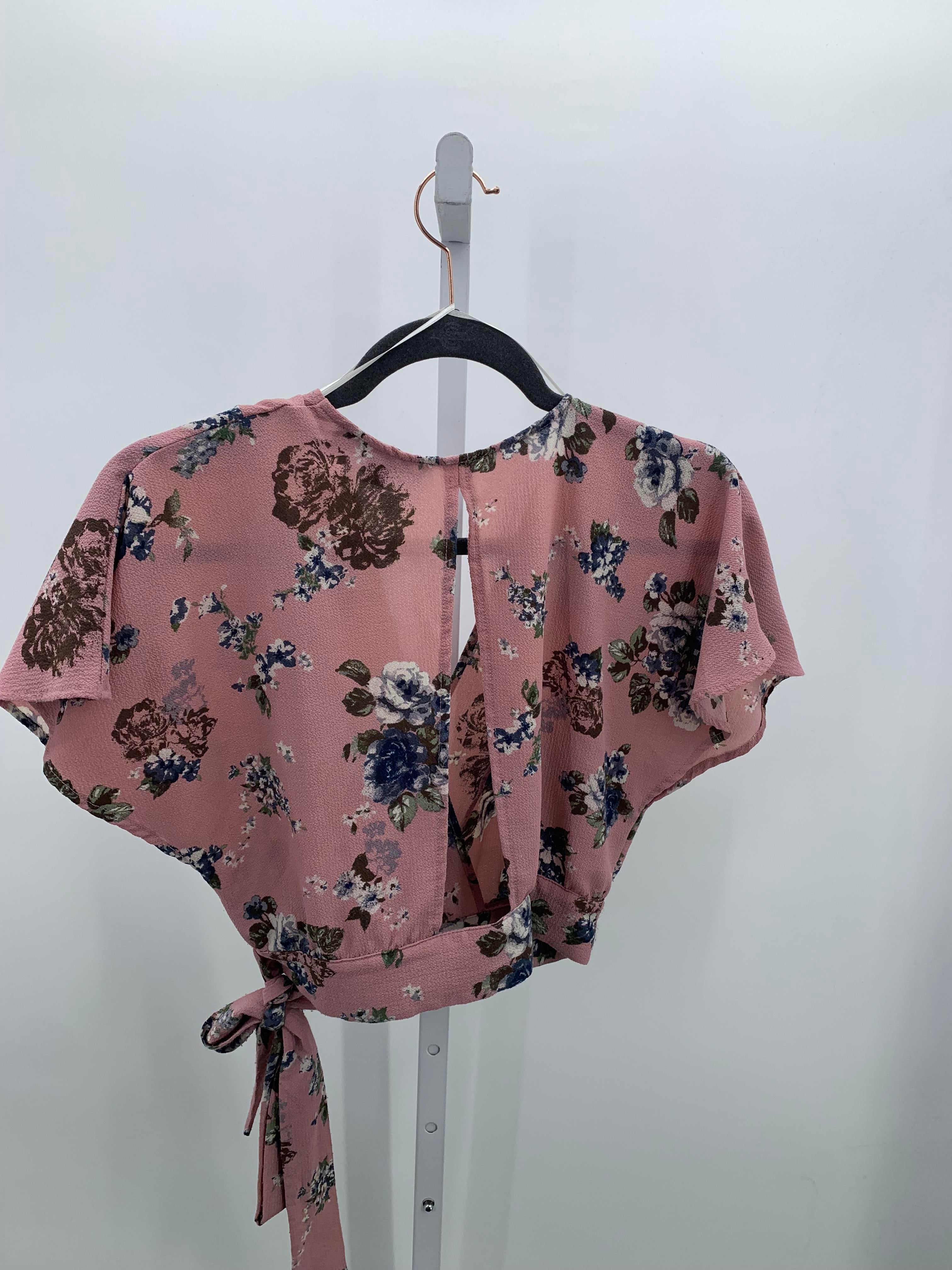 Love Tree Size Medium Juniors Short Sleeve Shirt