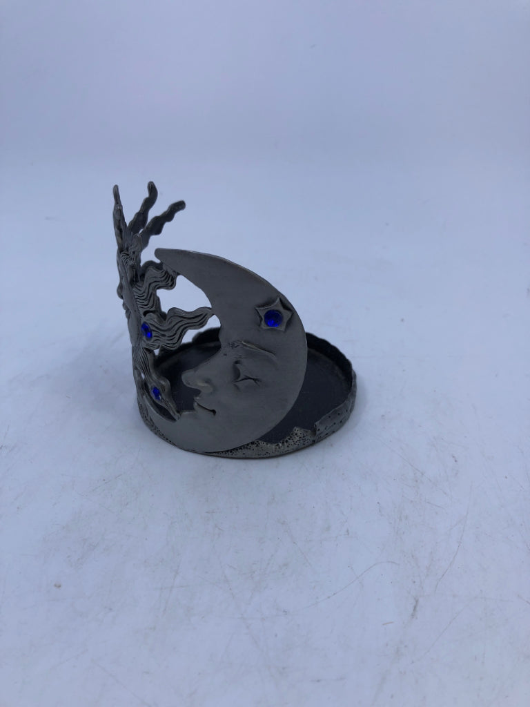 SUN/STAR METAL TEA LIGHT HOLDER.