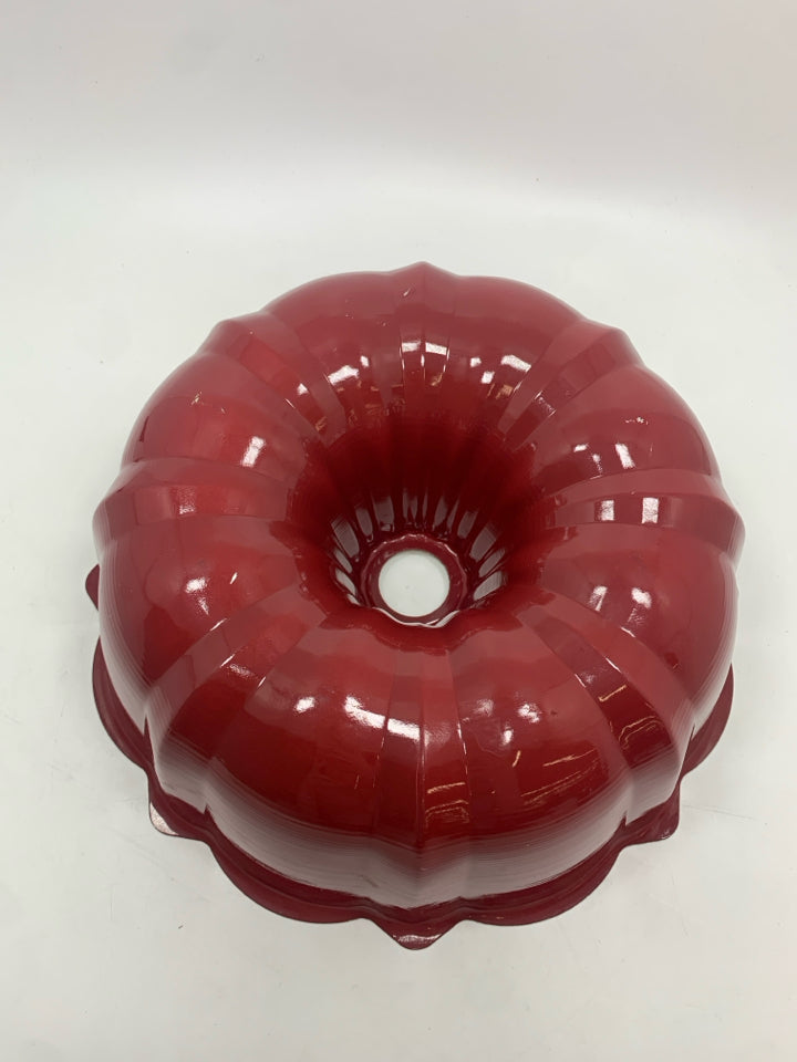 RED TIN BUNDT PAN.