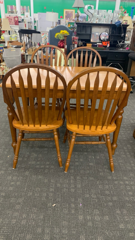 OAK WOOD KITCHEN TABLE W/4 CHAIRS+ SELF STORING LEAF.