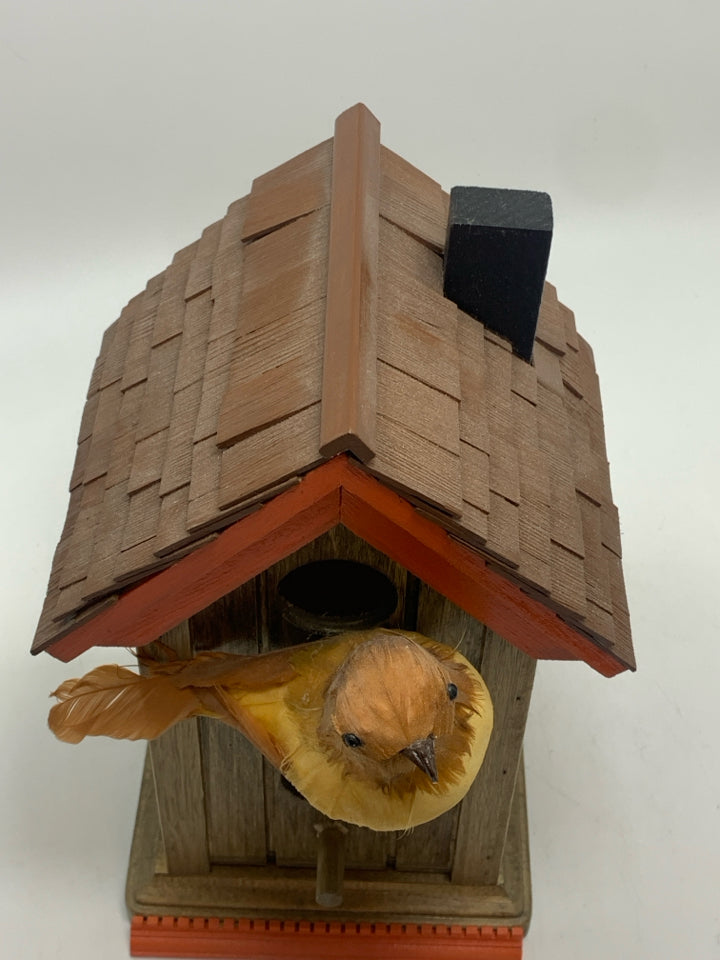 BROWN BIRDHOUSE DECOR W/TAN BIRD.