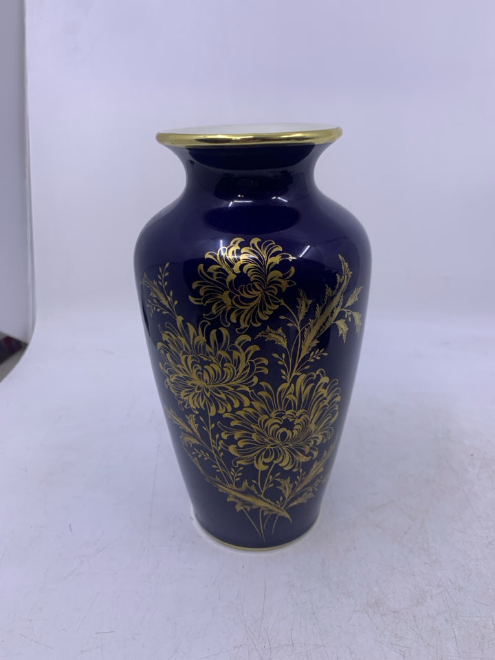 COBALT BLUE VASE W/ GOLD DETAILED FLOWERS.
