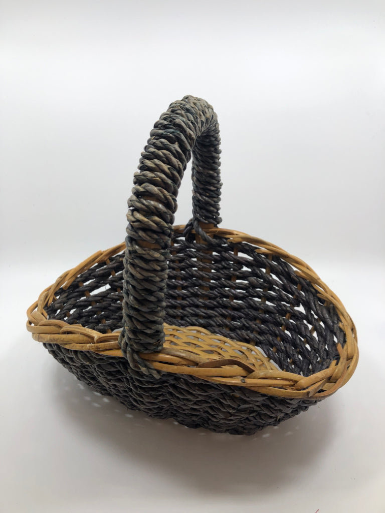 BLUE WICKER BASKET W/TAN RIM.