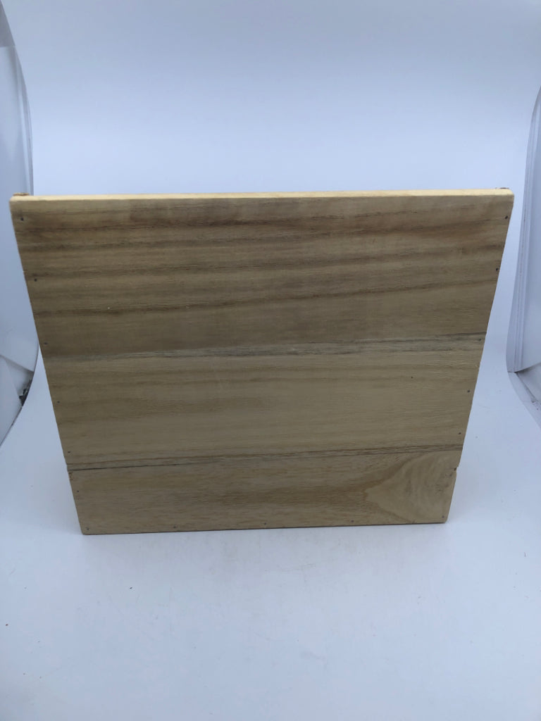 WOOD 2 SLOT MAIL FILE W/ GREY METAL CUTOUT HOME FRONT.