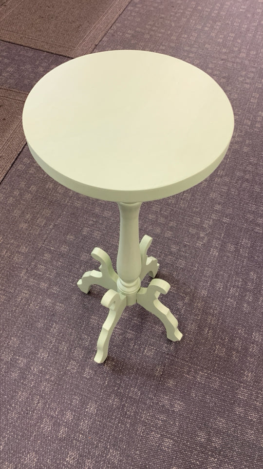 GREEN PAINTED PEDESTAL BASE PLANT STAND.