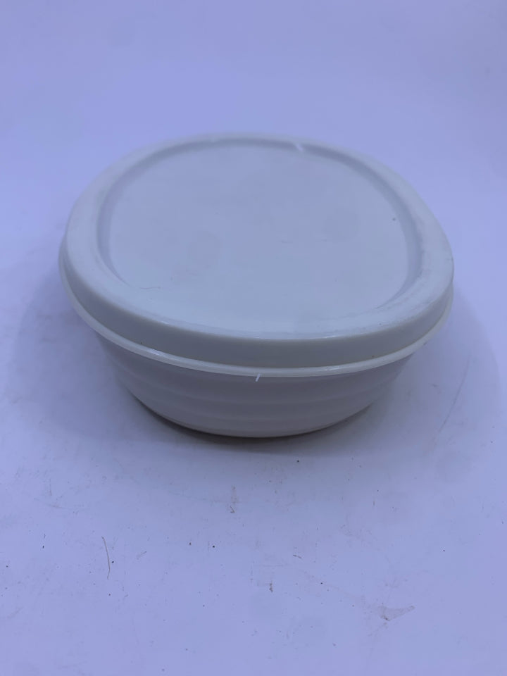 2 OVAL APPLE PATTERN BAKERS 7.