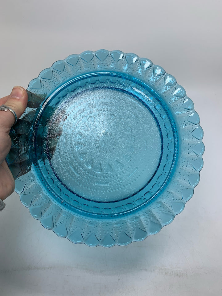 FOOTED LIGHT BLUE TEXTURED PLATE SCALLOP.