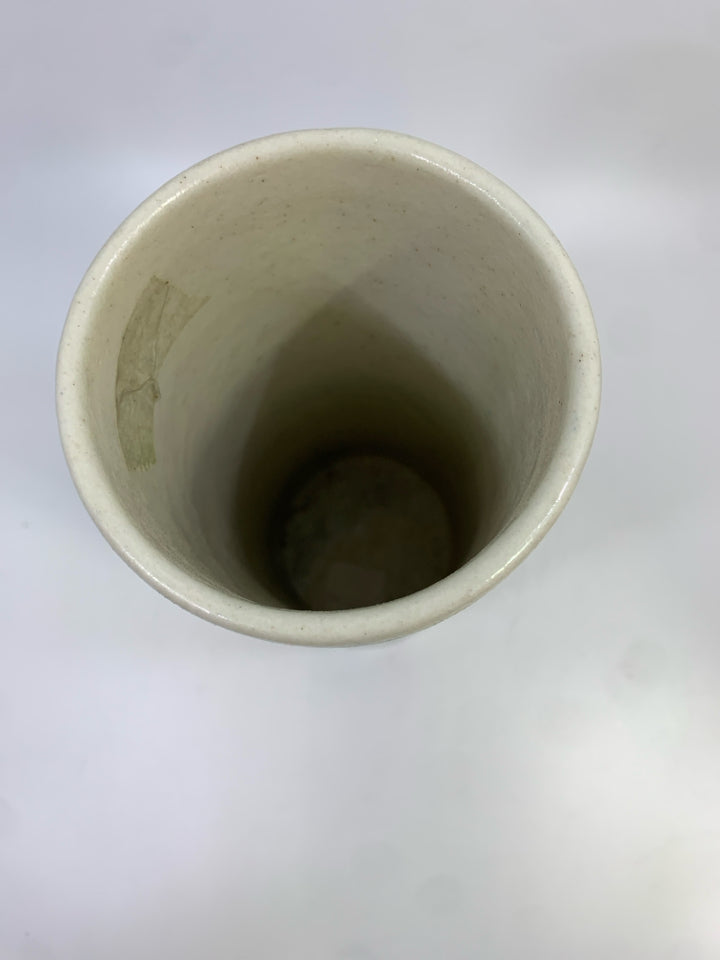 HAND-PAINTED COLORFUL PEACOCK VASE.