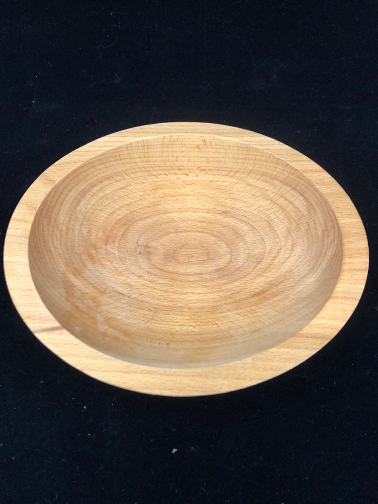 WOOD CARVED BOWL.