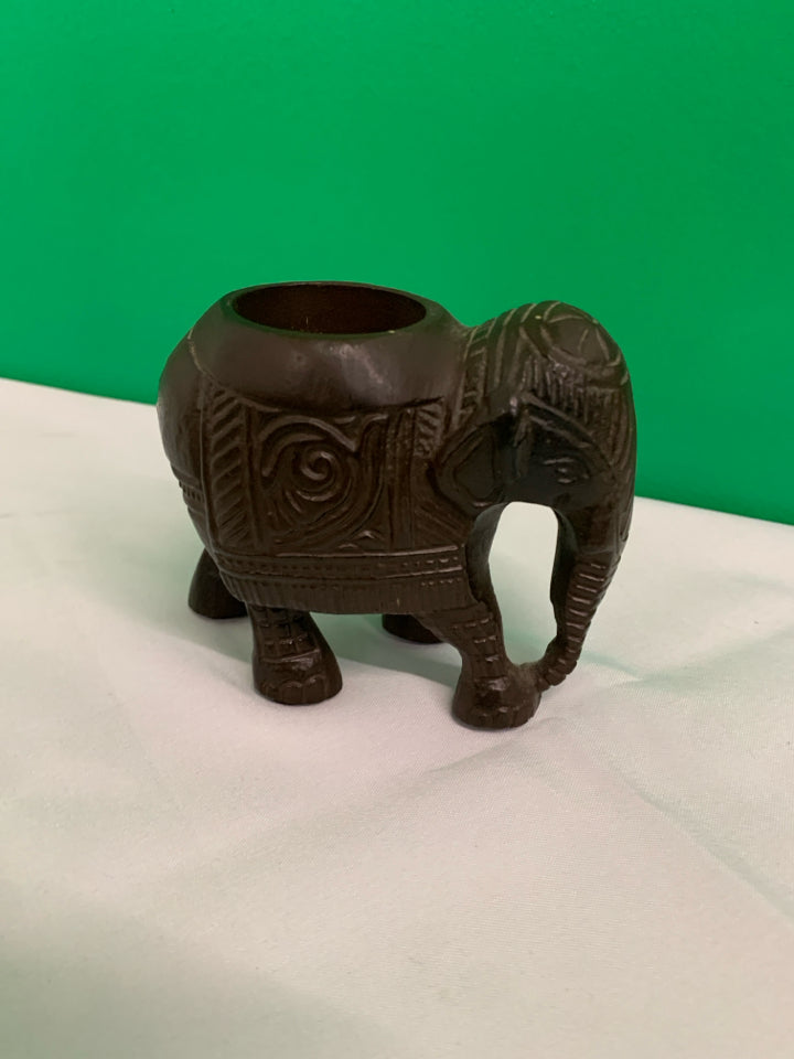 METAL CARVED ELEPHANT TEA LIGHT HOLDER.