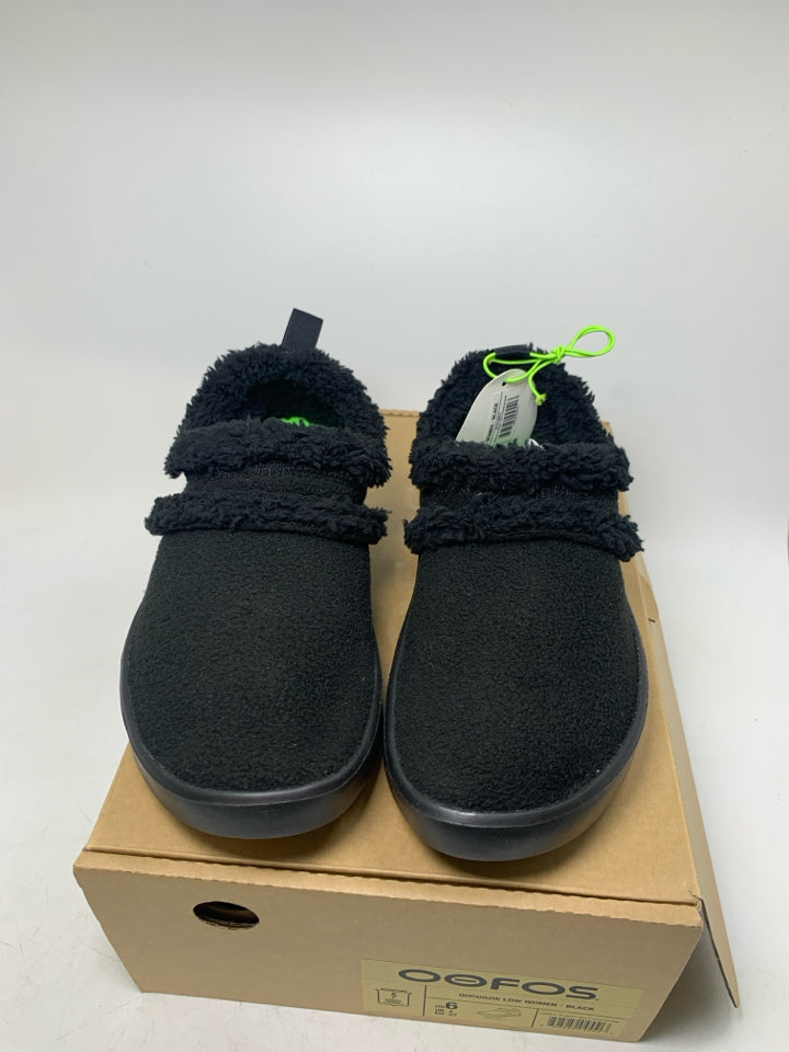 Oofos Oocoozie Low Slip On Recovery Shoes- New In Box