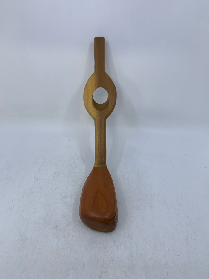 CARVED WOOD GOLD CLUB WINE BOTTLE HOLDER.