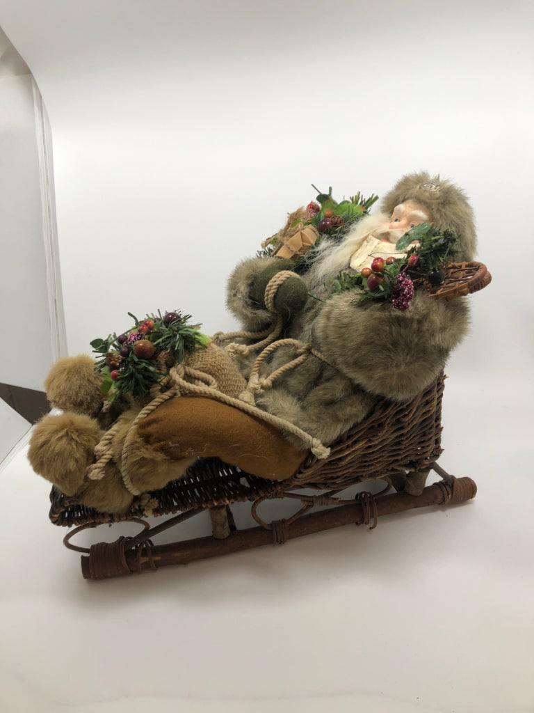 SANTA IN SLEIGH DECOR.