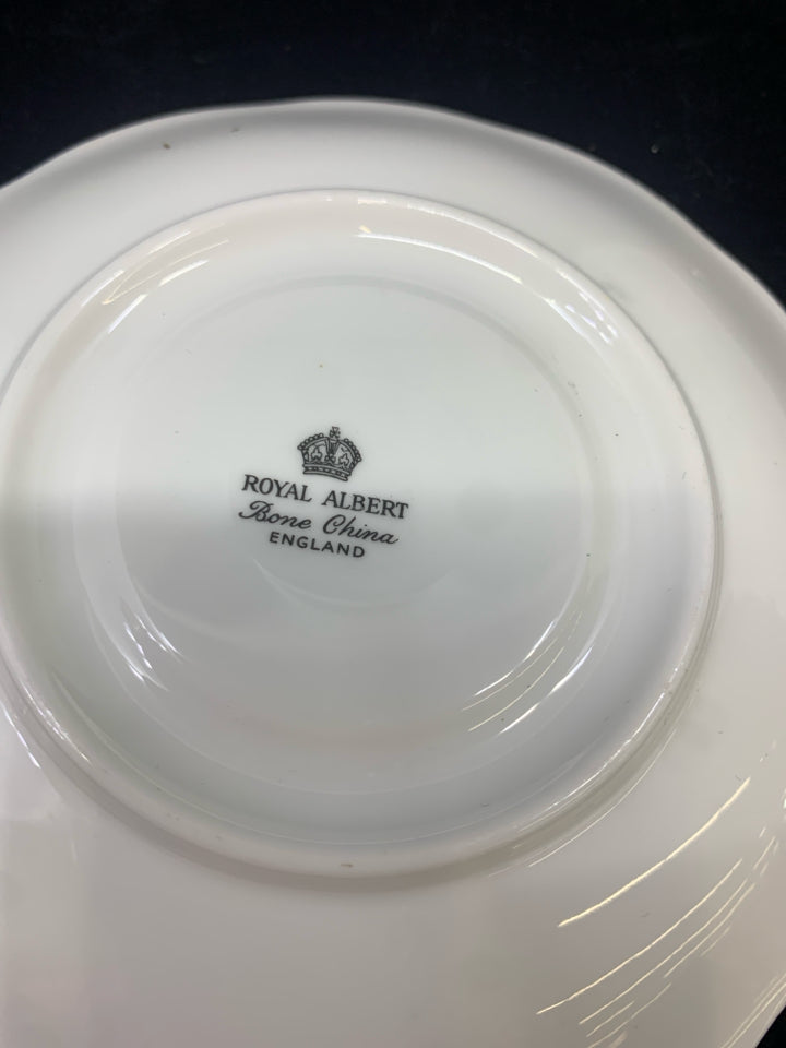 VTG YELLOW & GOLD TEA CUP & SAUCER-ROYAL ALBERT.