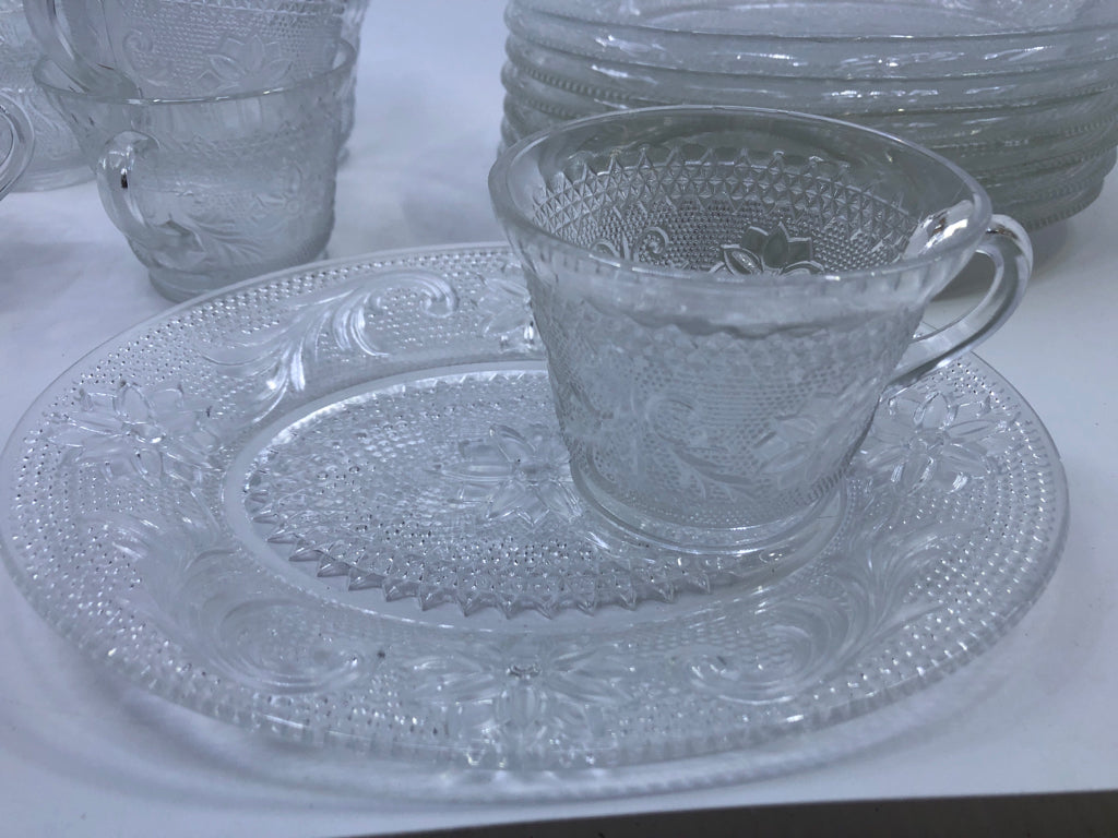 16PC VTG TEXTURED GLASS SNACK PLATES AND CUPS- 8 PLATES, 8 CUPS.