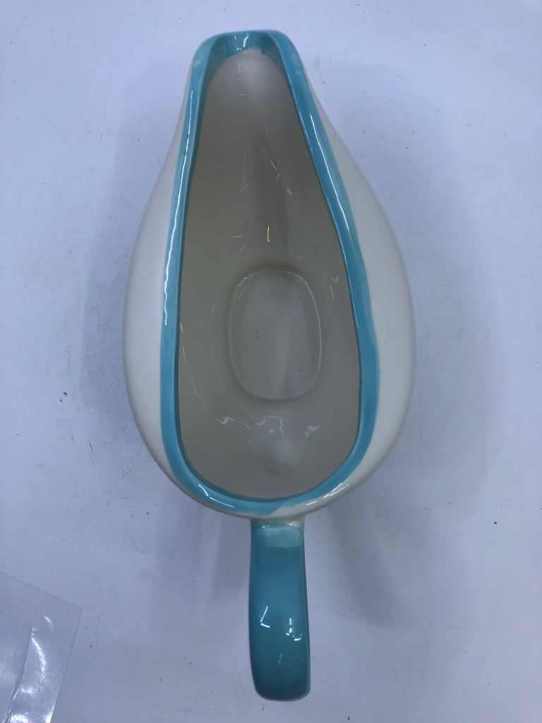 BLUE AND WHITE GRAVY BOAT.