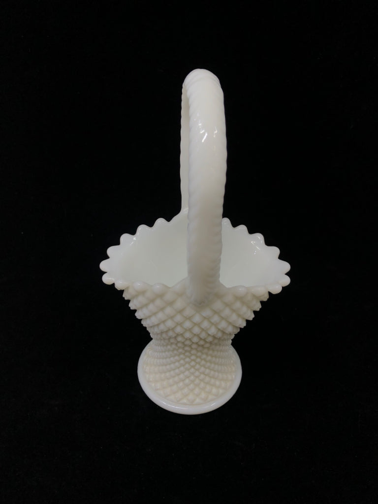 VTG MILK GLASS BASKET VASE W/HANDLE.