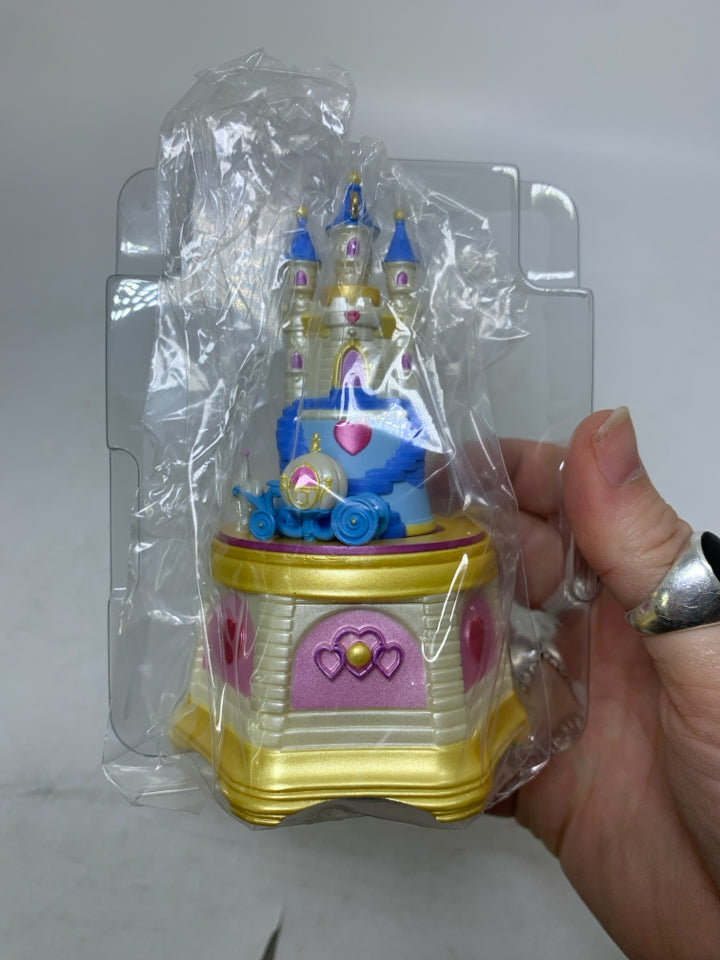 IN BOX DISNEY JEWELRY CASTLE WINDUP MUSIC/MOVEMENT HALLMARK ORNAMENT.