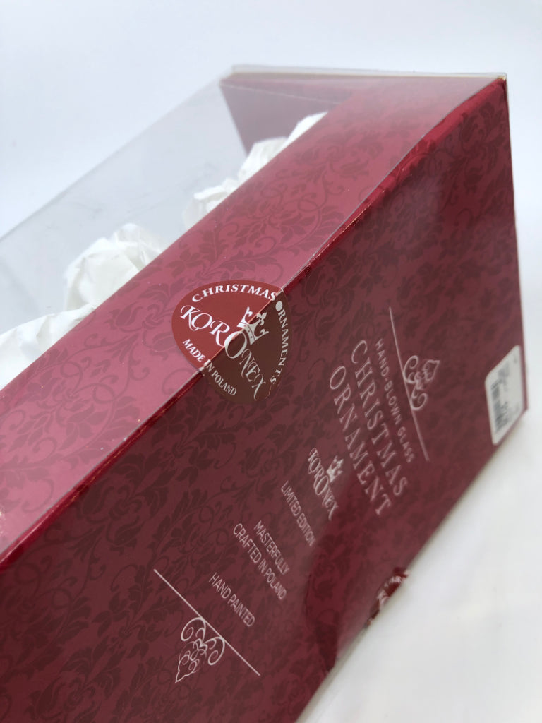 "PARIS,LONDON,NEW YORK" CHRISTMAS ORNAMENT.