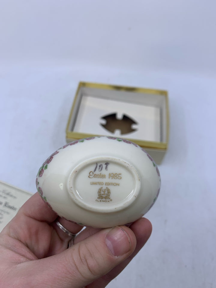 1985 PORCELAIN EASTER EGG W/ BOX.