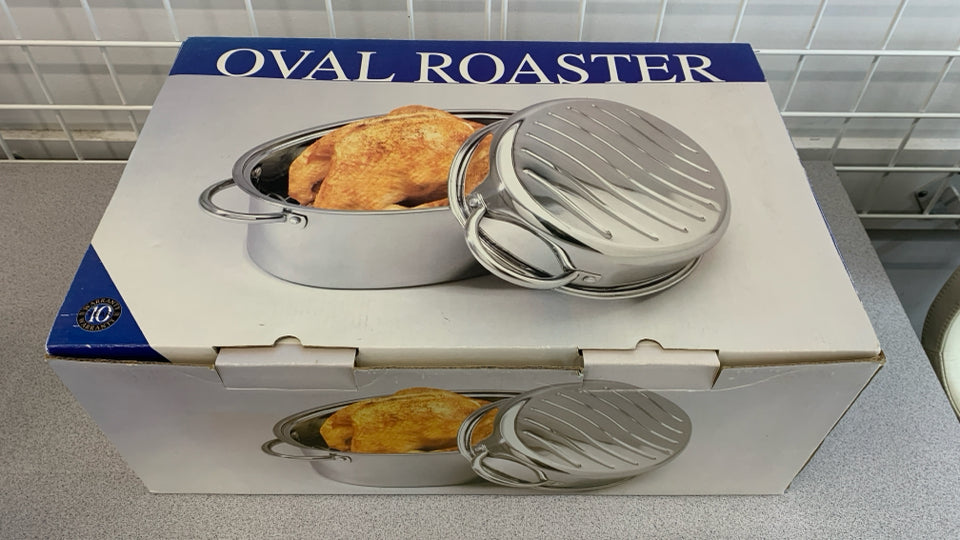 OVAL ROASTER W/LID IN BOX.