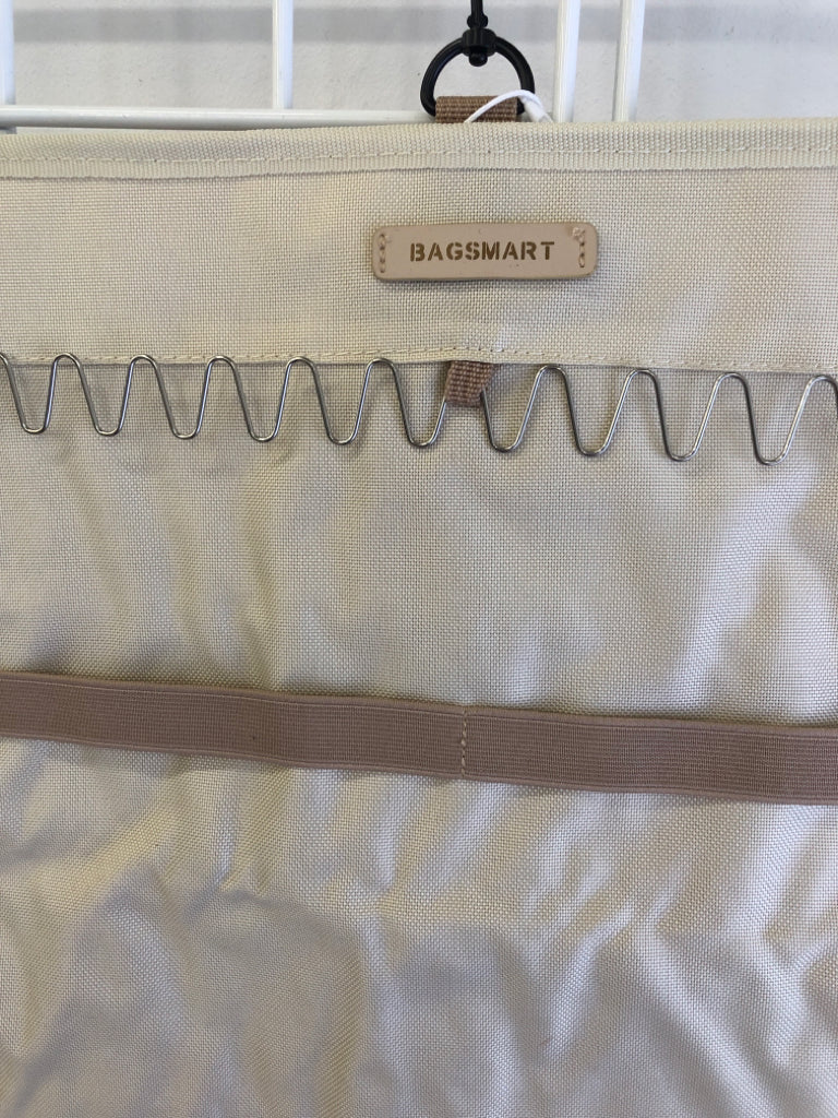 NEW FABRIC CREAM TRAVEL JEWELRY HOLDER.