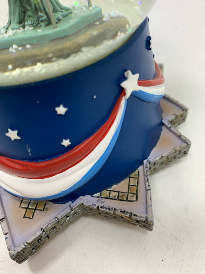 STATUE OF LIBERTY MUSICAL SNOW GLOBE.