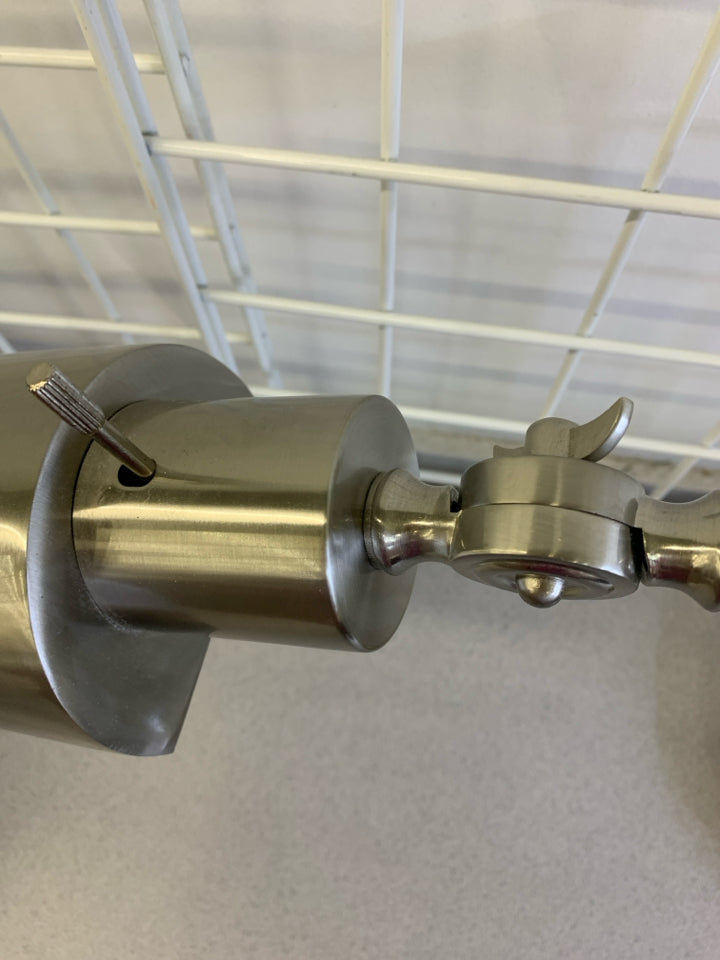 ADJUSTABLE METAL STUDY LIGHT.