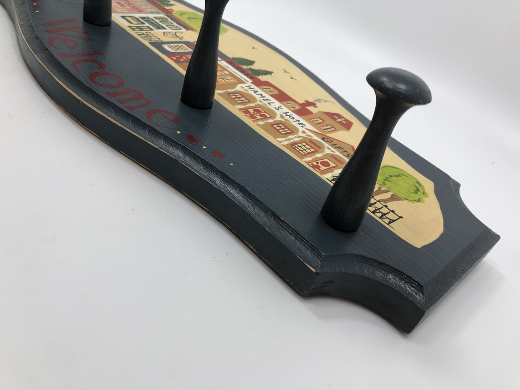 PRIMITIVE PAINTED WALL HANGER "WELCOME" W/4 HOOKS.