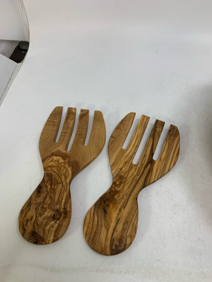 WOOD CARVED 3 PC SALAD BOWL W/ UTENSILS.