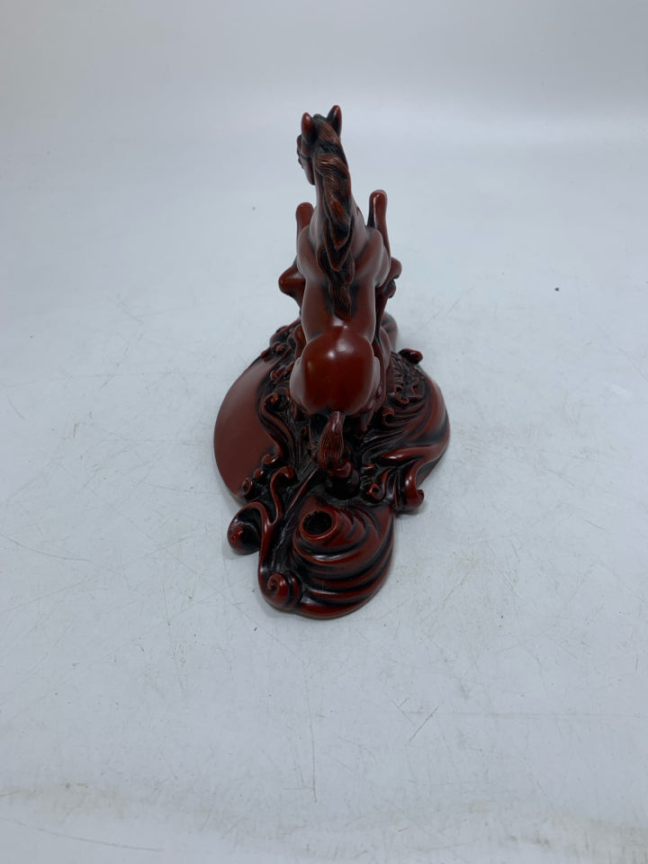 VTG RESIN REARING HORSE DOUBLE PEN HOLDER.