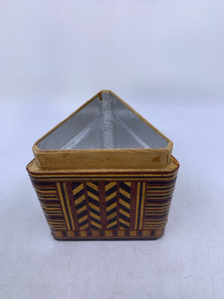 TRIANGLE MULTI COLORED STORAGE BOX.