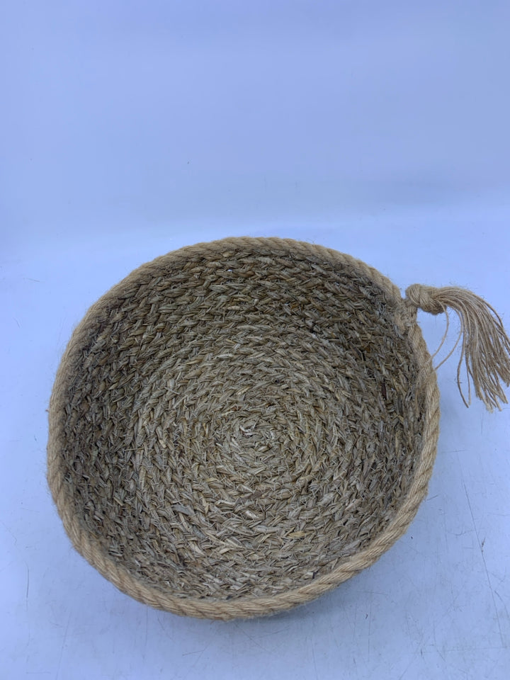 FLOPPY TAN WOVEN BASKET W/ TASSEL.