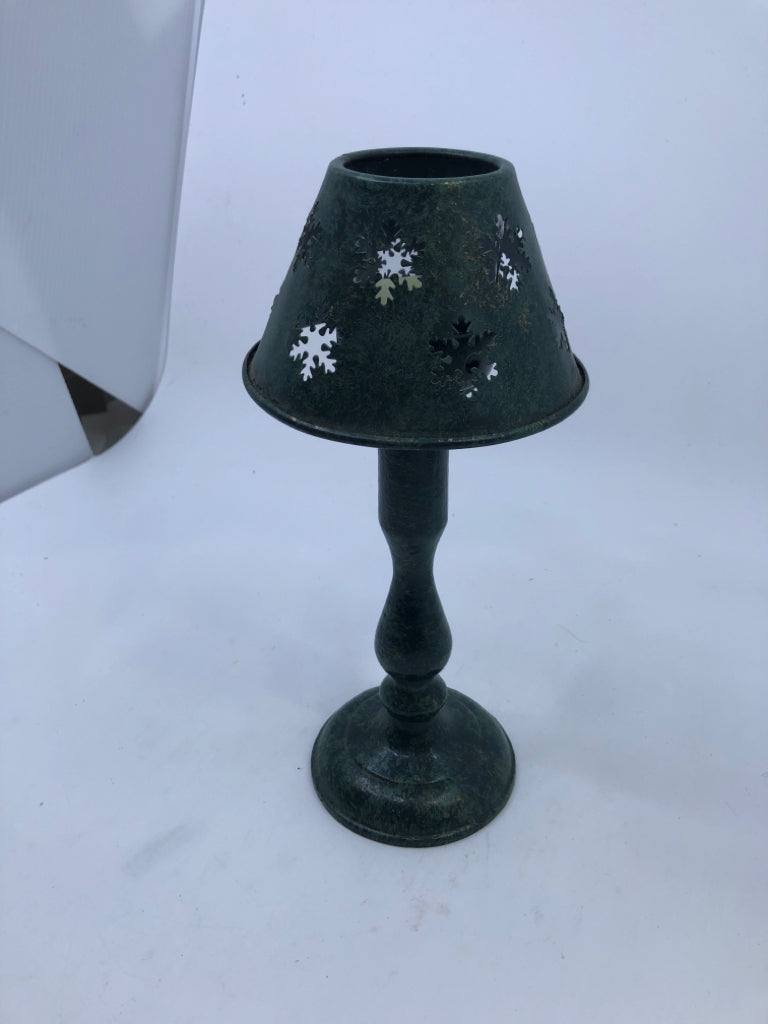 HEAVY METAL SNOWFLAKE TEA LIGHT HOLDER.