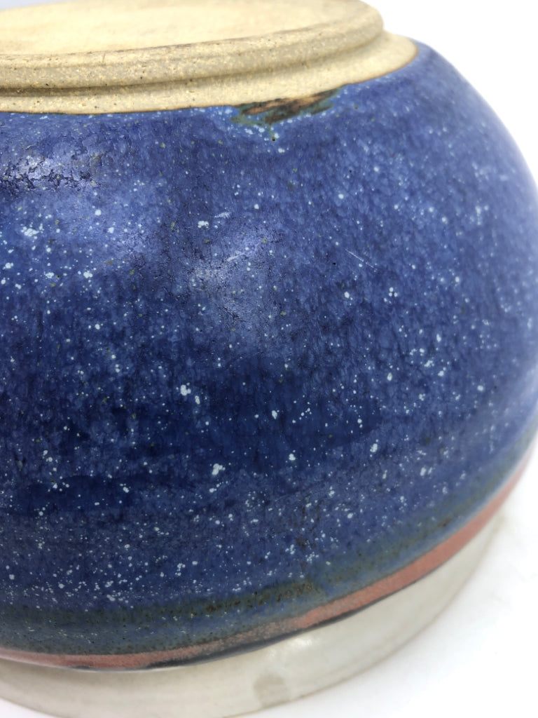 ROUND BLUE AND RED POTTERY CANISTER.