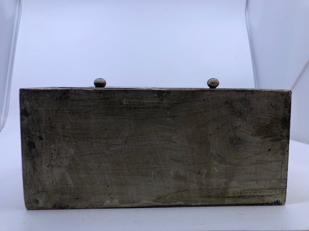SMALL CREAM DISTRESSED MINI CABINET W DRAWERS.