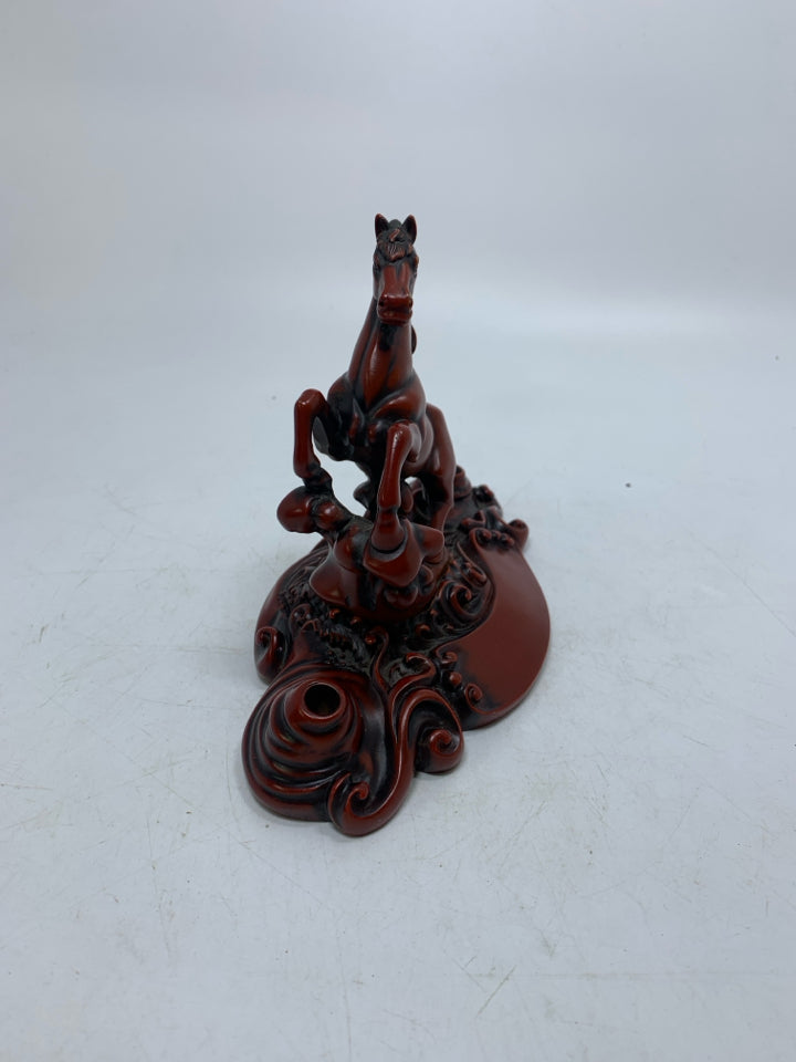 VTG RESIN REARING HORSE DOUBLE PEN HOLDER.