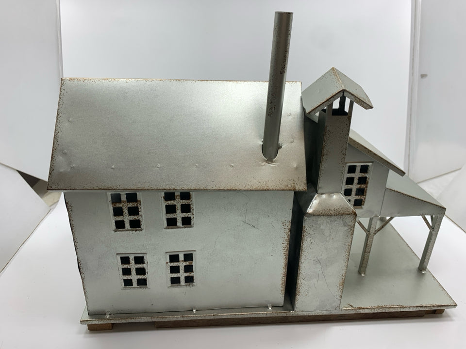 LIGHT-UP METAL HOUSE.