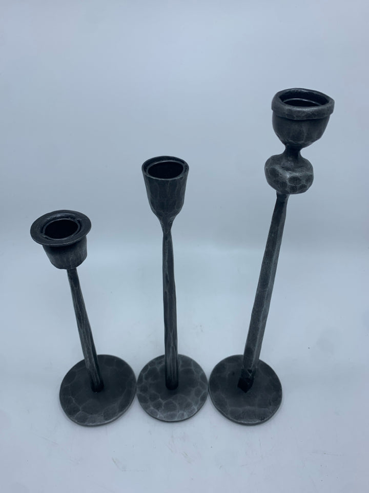 3PC HAMMERED METAL CANDLE STICK HOLDERS.