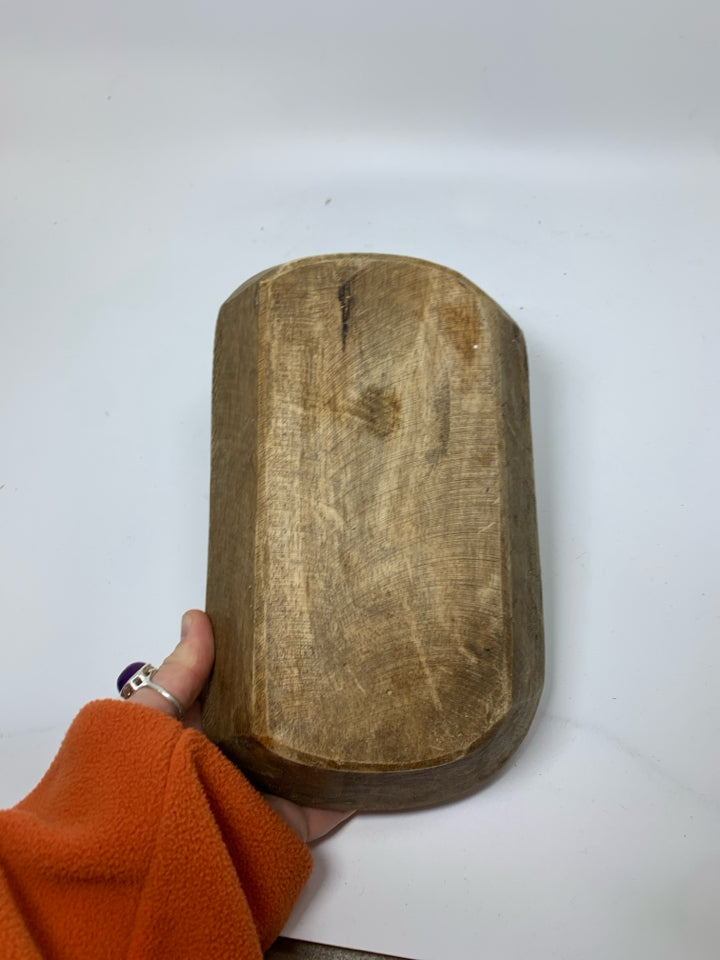 RUSTIC OVAL WOOD BOWL.