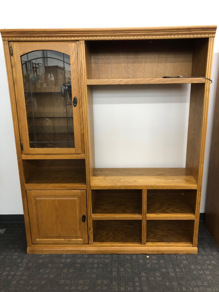 OAK ENTERTAINMENT CENTER W/6 CUBBIES, 1 STORAGE DRAWER&1 GLASS STORAGE CASE W/3
