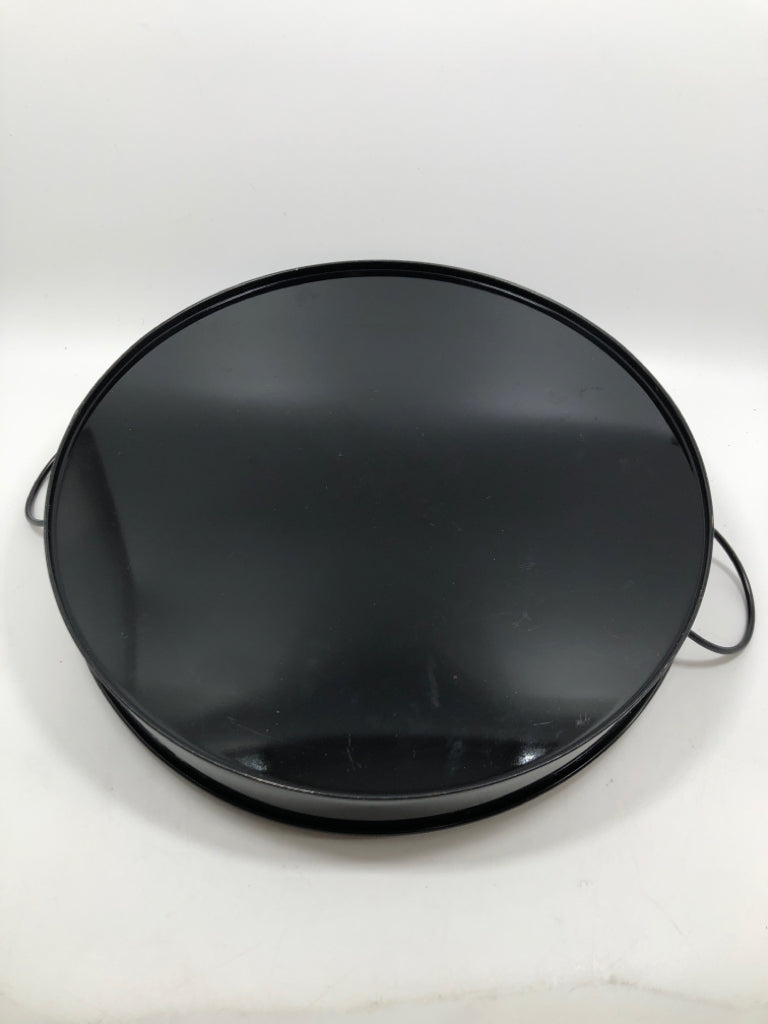 METAL BLACK TRAY W/WHITE DOTS.