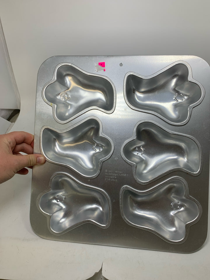 VTG WILTON 6 SLOT GHOST BAKE PAN.