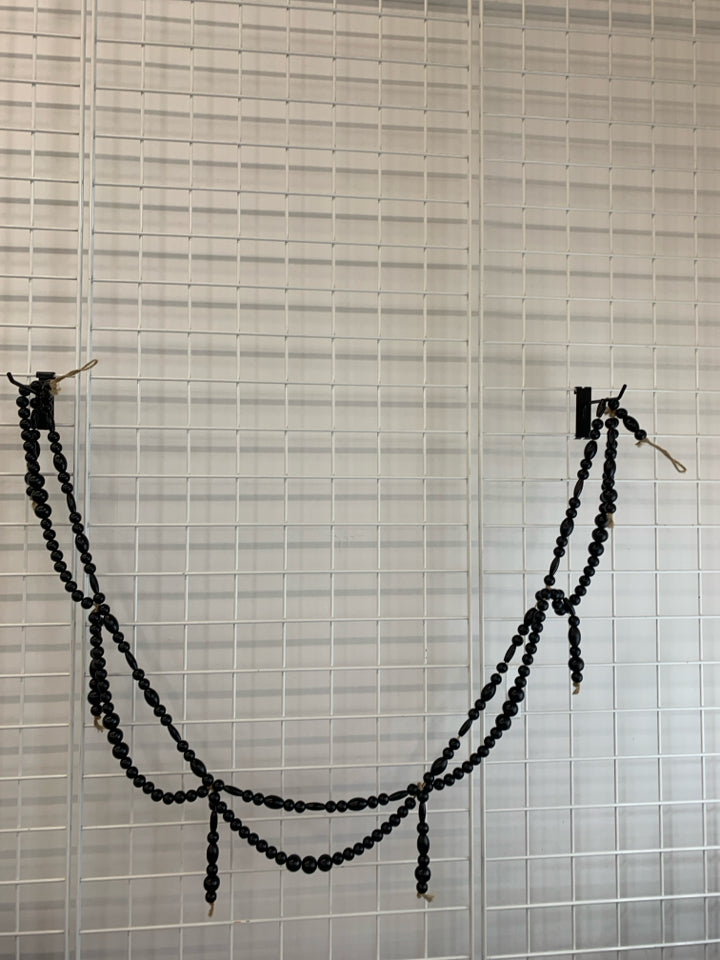 BLACK WOODEN BEADED GARLAND.