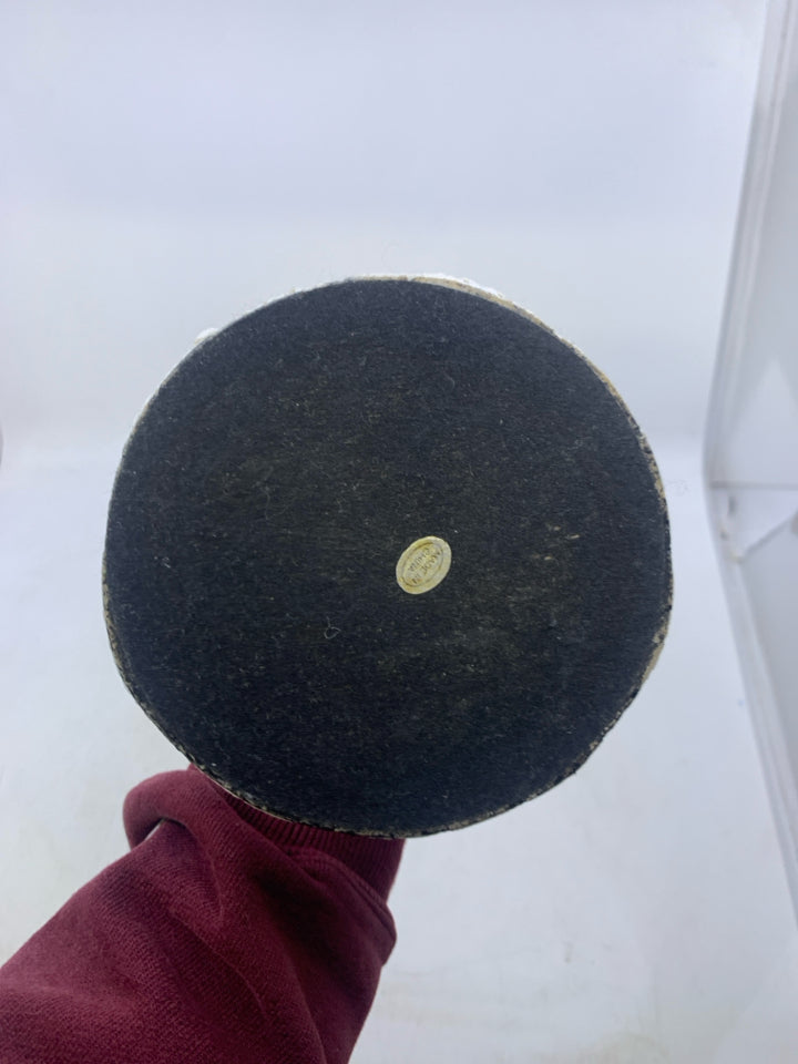 WHITE MATTE RESIN ABSTRACT PILLAR CANDLE HOLDER.