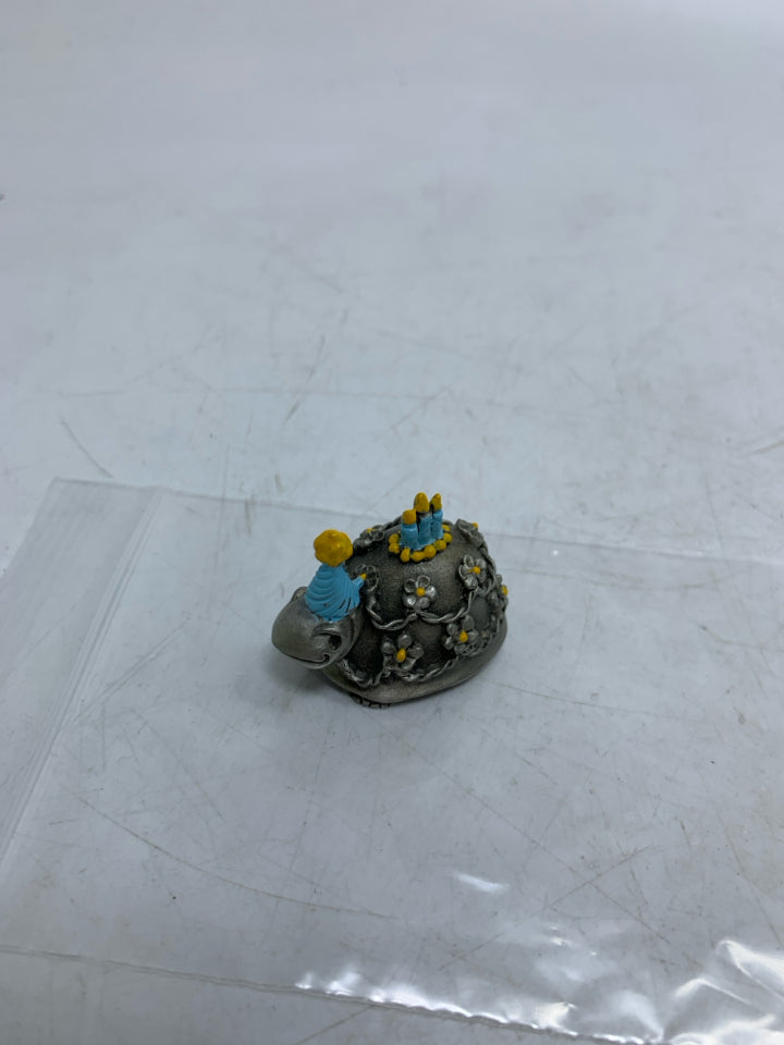 MINI BIRTHDAY TURTLE FIGURINE.
