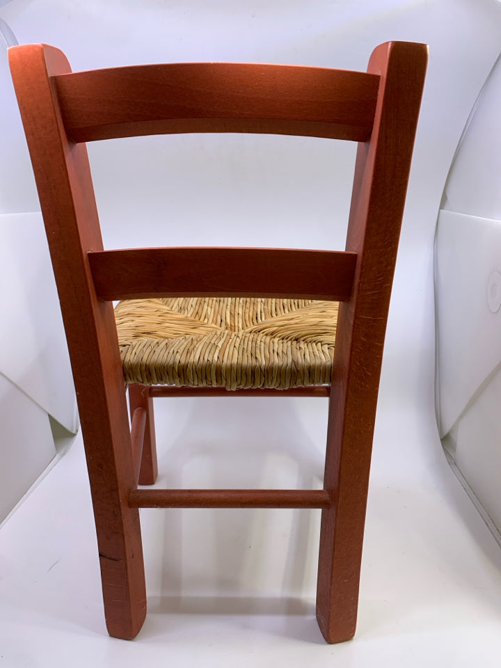 VTG DARK CORAL PAINTED WOODEN CHILDS CHAIR.