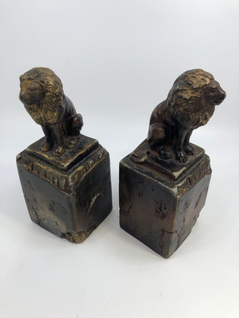 2PC VTG REPRODUCTION LION SCULPTURES ATTILA'S.