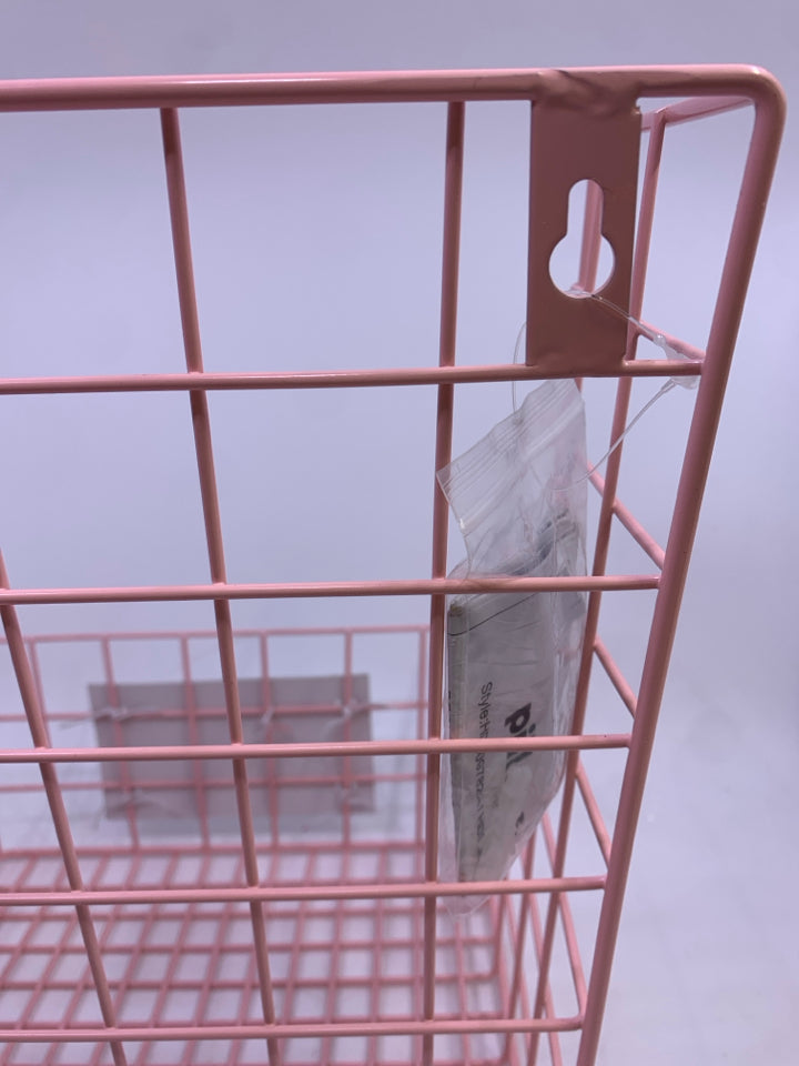 NIP PINK WIRE STORAGE CRATE PILLOW FORT.
